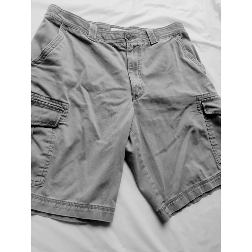 Men's 100% Cotton Light Gray Heritage Collection by Bass Cargo Shorts 33W x 11L